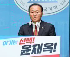 "소리없이 강하다" 윤재옥 '집권여당 2인자' 신임 원내대표 당선