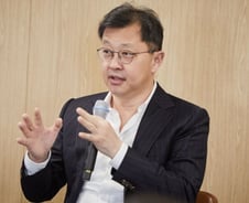 [in&人]'조용하지만 강하게' SK온 최재원의 소통경영