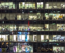 고무줄 판례가 낳은 '공짜야근'…"오늘도 자정 퇴근"