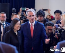 긴장감 커지는 대만…외부는 외교적 고립, 내부는 '독립 vs 친중'