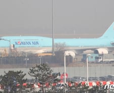 [단독]김포공항 여객기 두 대 '충돌 위험' 의혹…"활주로 침범 여부 조사"