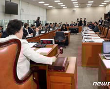 국회에 법안 4개 발의됐지만…여야 막론 약사·의사 의원들 반대