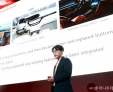 딥인사이트 "미래 자동차는 새로운 주거환경"