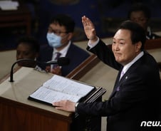 尹대통령 지지율, 1%p 내린 30% …국민의힘 32%·민주당 37%