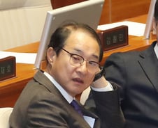 [단독] '돈봉투 의혹' 이성만 측 "오늘 의총서 자진탈당 뜻 밝힐 것"