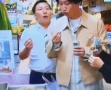 [더영상] 日개그맨, 시장서 침 묻은 꼬치로 '콕'…"39년 한인가게 굿바이" 美 배우들의 선물