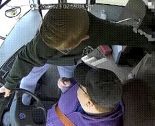 [더영상]기절한 기사 대신 브레이크 밟은 영웅…술 마시고 개 던진 주인