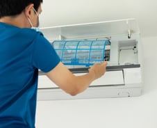 다가오는 '역대급 더위'…에어컨 '곰팡이 바람' 막으려면