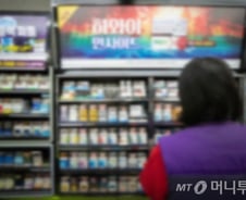 [단독]편의점 담배광고 논란 '끝'...'시트지' 떼고 '금연광고' 붙인다