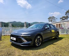 '일자눈썹' 달고 돌아온 오빠차 소나타…"힙해졌다" 이런 모습[시승기]