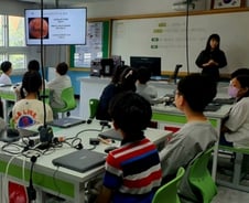 내향적 아이들도 거리낌 없이 궁금증 쏟아내…교과서·노트 없는 교실[르포]
