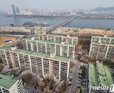 [단독]신반포2차 시공사 "49층 설계 조합수익 2050억 는다"