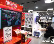 "스위치의 성공"…닌텐도의 '하이브리드 혁신'