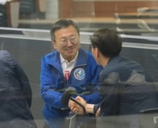 [영상]숨죽이던 누리호 주역들…"위성 분리 확인" 그 말에 환호·감격