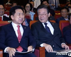 국민의힘 41.6%·민주당 43.3%…오차범위 내 접전