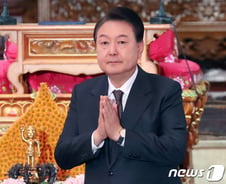 尹대통령 3.2%p 오른 44.7%…G7 참석·누리호 발사 성공 영향