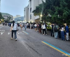 [르포]"축제 돌아왔다" 대학가 들썩…"빚더미 탈출하자" 상권도 활기