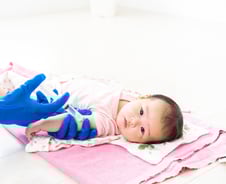 만 1살까지 예방접종 27번… 6가 백신으로 2번 줄이면 120억↓