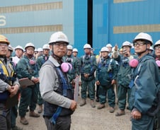 [르포]작업자 휴대전화로 위험 확인…"규제 아닌 규율 더 효과적"