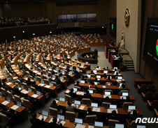 내년 총선···'여당 승리해야 37% vs 야당 승리해야 49%'