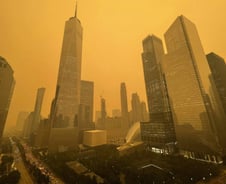 지구 뒤덮은 '검은 연기' 심상찮다…위성에 찍힌 캐나다 산불[우주다방]