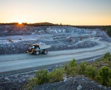 [르포] 잿빛 돌산에 '하얀석유' 가득…K-배터리 몰려간 '단풍국'