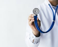 의사·한의사 어쩌다…"한방사" vs "양의사" 서로 비아냥