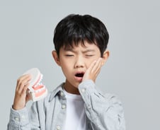 충치 환자 5명 중 1명, 영유아…양치질 다음 예방법은?