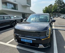 '전기SUV 끝판왕' 기아 EV9, 기본 옵션도 '王'[차알못시승기]