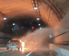 [더영상]터널 불길 막은 반바지男 정체…가속 붙은 전기차 '쾅', 급발진?