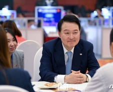 '킬러문항' 배제 효과?…尹대통령 지지율, 1%p 오른 36%