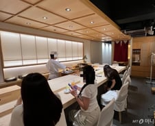 [르포]오염수 공포에 스강신청 '뚝'…청담 오마카세도 매출 '반토막'