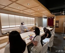 한달 전부터 예약 전쟁했는데…"혹시 방사능?" 오마카세 맛집도 '텅텅'