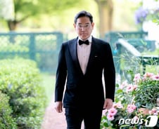 [단독]"이재용 회장과 있을 땐 꺼주세요"…삼성 '폰티켓' 바람