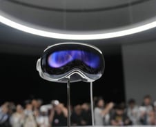 헤드셋 쓰면 혼합현실…애플 '비전프로', 워치처럼 시장 뒤흔들까