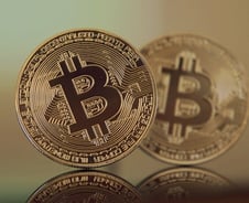 4000만원 뚫은 비트코인… 'ETF·금리·리플' 변수 주목