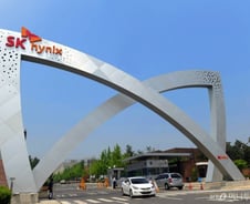 [단독]SK하이닉스 임금협상 재봉합...노조"후불제 앞당기고 격려금 줘야"