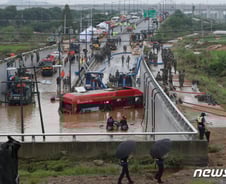 [단독]'오송 차도 침수' 홍수취약 하천 이미 지정…'人災' 비판 불가피