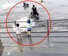 [더영상] 아이 향해 '물대포' 쏜 한강 제트스키男…'52도' 맨홀 팬케이크