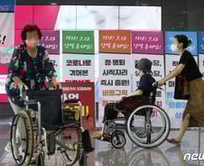 "주6일 근무, 임금 제자리"…고려대병원 직원들, 일손 놓고 피켓든 이유