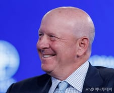 다우 8연속 랠리…개가 짖어도 기차는 달린다 [뉴욕마감]