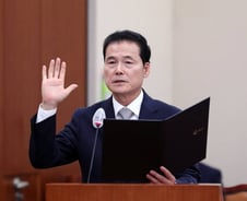 "장관 되고 싶으면 유튜버 해야"...'가짜뉴스' 퍼트려도 못 막는다