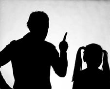 살 쭉쭉 빠지고 "머리 아파"…부모도 놓치는 아이 '우울증' 신호