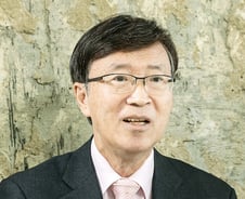 자폐 아들 40년 뒷바라지…판사 아버지, 과학계 이사장된 사연