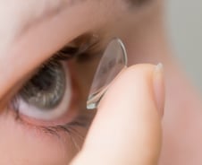 "학교도 안 갔는데 안경 쓰라니"…'드림렌즈' 교정, 빠를 수록 좋다?