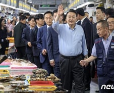 尹대통령, 한 달 만에 지지율 반등…국민의힘 36% vs 민주 44%