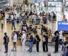 이러다 하루 확진자 6만명 나온다…에어컨 틀자 코로나 '급증'