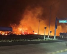 [더영상]불지옥 된 하와이, 지구 종말?…칼 차고 걸어 다니는 50대 男