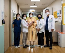 6년 전 난치병 수술한 의사도 도왔다…"응애~" 산모 미소에 감격