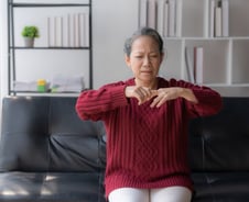 "우울한데 몸도 아파"…女 이런 생각 자주 할수록 류마티스 통증↑